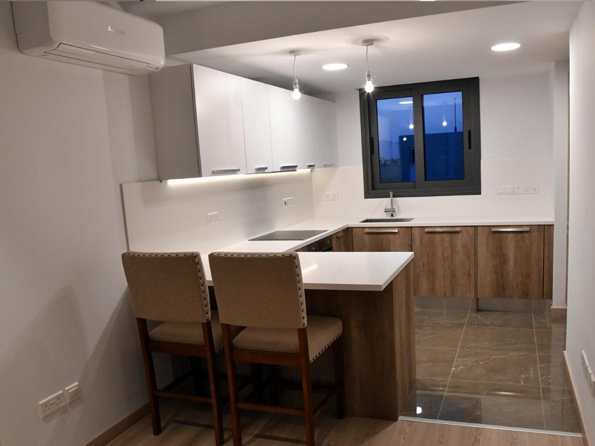 Baz Tower Aparthotel Nicosia Ngoại thất bức ảnh