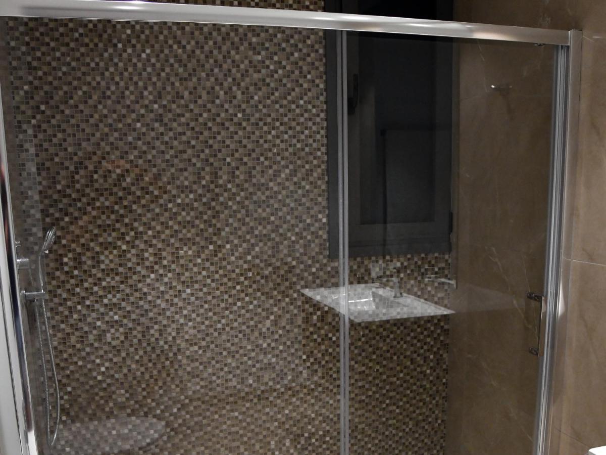 Baz Tower Aparthotel Nicosia Ngoại thất bức ảnh